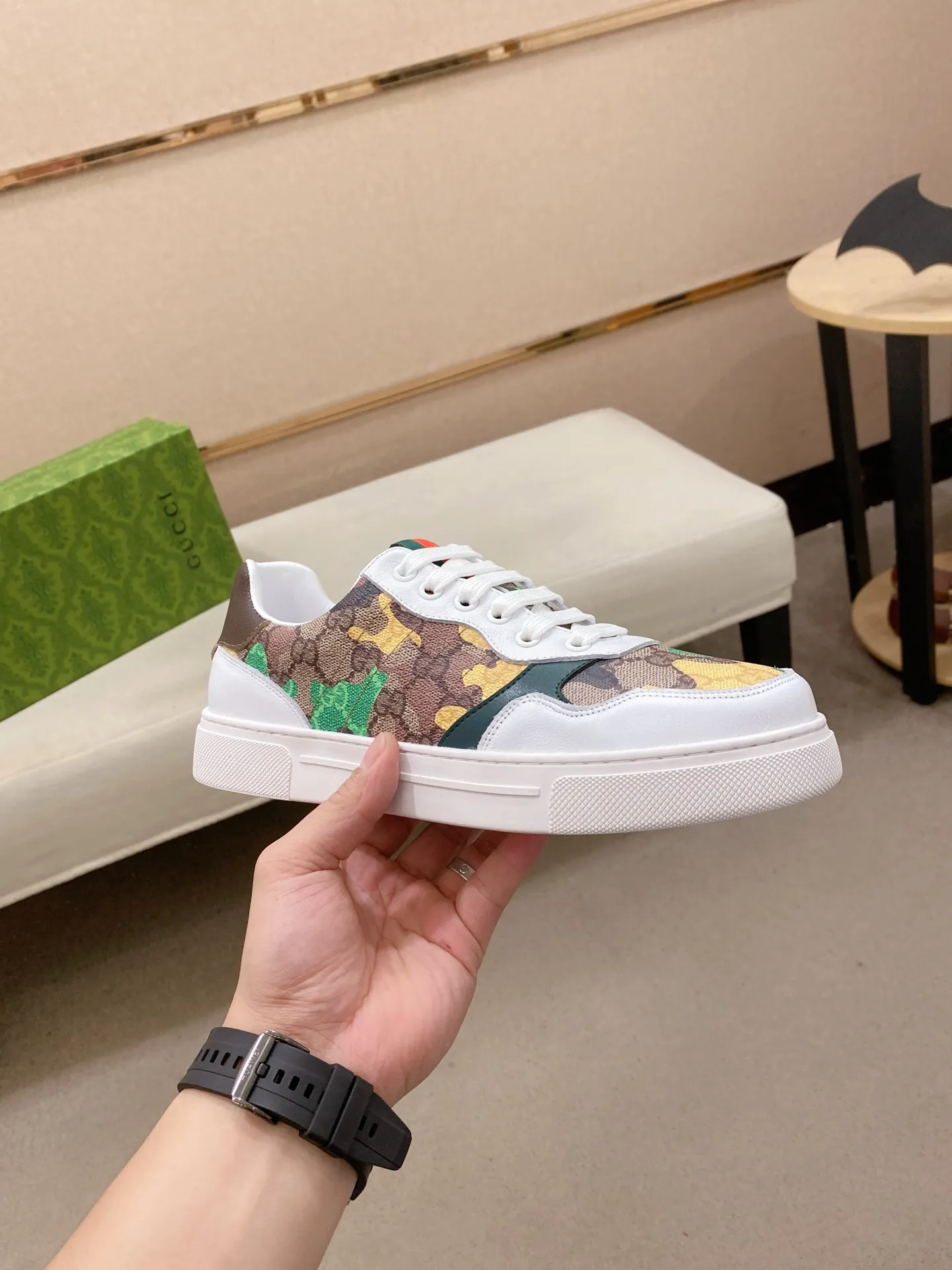 Ex-factory price 380💰【Gucci】Gucci men’s latest series of casual shoes! The official website is built 1:1. The upper is made of imported high-quality cowhide, and the lining is made of high-quality sheepskin, which is soft and comfortable. Picky selection of materials and exquisite workmanship give you the best enjoyment. Number of yards: 38-44 yards.